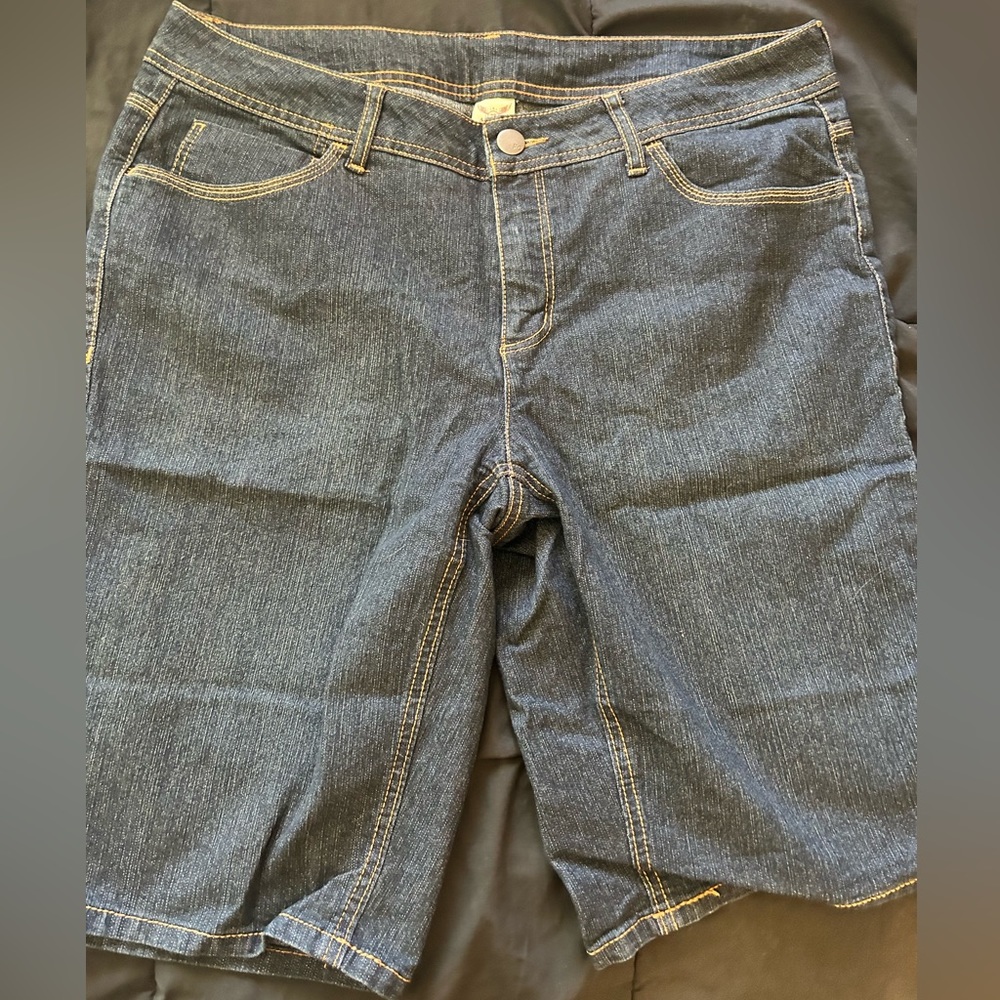 Women’s Bermuda short